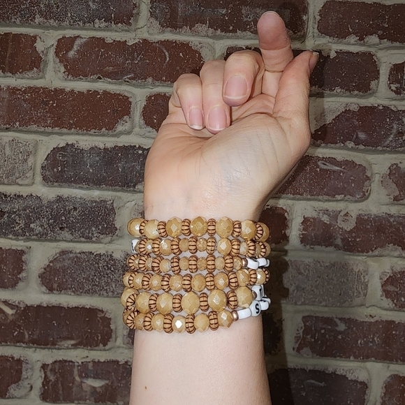 Taylor Swift Evermore Fearless Handmade Holiday Tin w/ 6 Friendship Bracelets - Picture 9 of 15